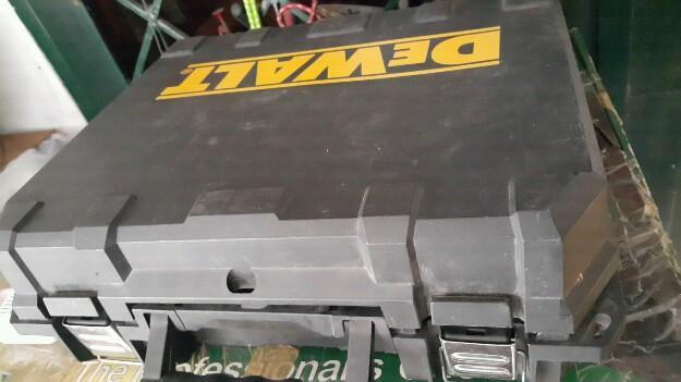 Taladro Inalámbrico Med. Percutor Dwalt