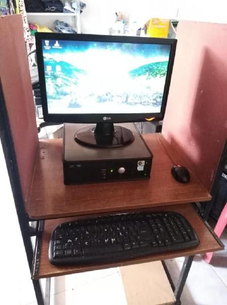 COMPUTADOR CON MESA