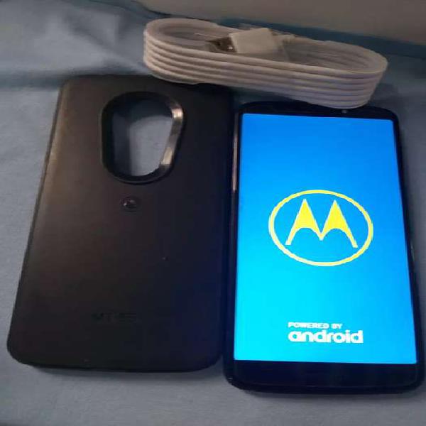 Motorola g6 pley de 32 gigas y 2 de ram forro cargador