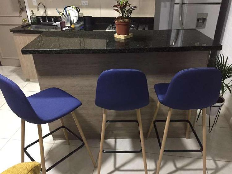 Sillas para barra. Bar, comedor, mesa, perfecto estado.